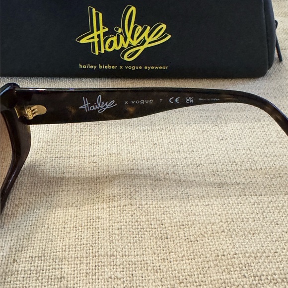 Hailey Bieber x Vogue eyewear sunglassess - Picture 2 of 8